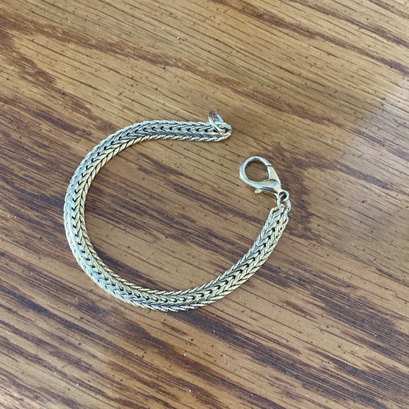 Chic Gold-Toned Women's Bracelet - Picture 2 of 4